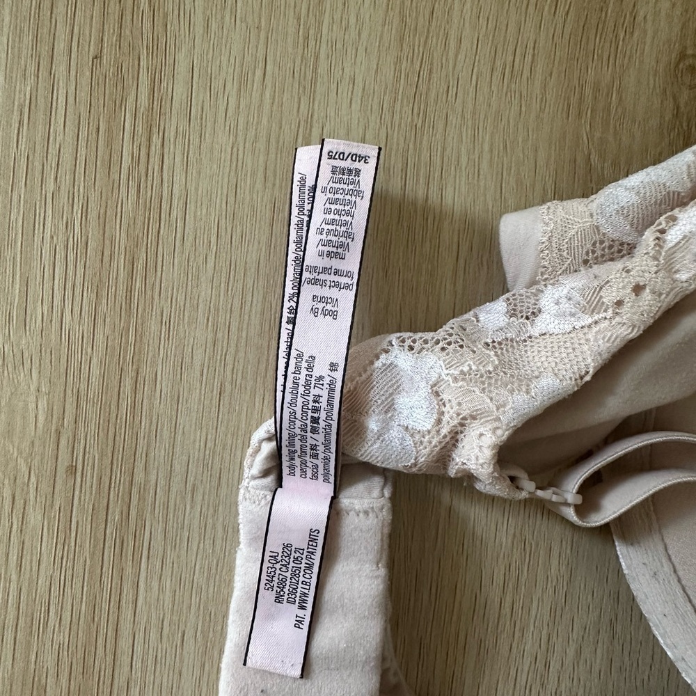 Elegant Lace Bra in Cream - Picture 7 of 8